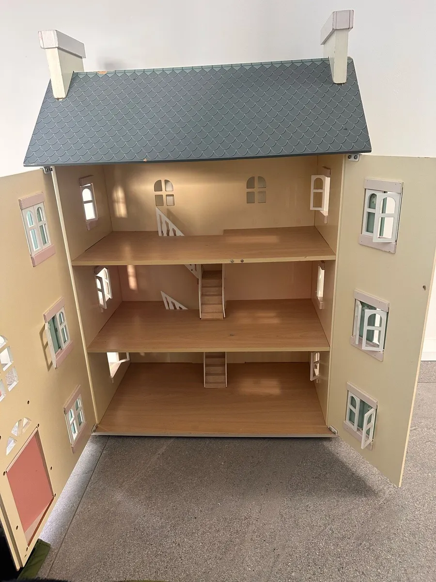 Le Toy Van Cherry Tree hall wooden dollshouse - Image 3