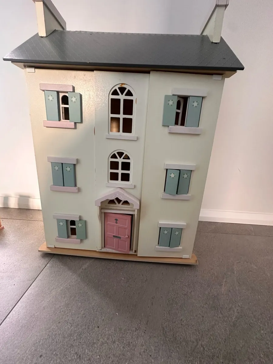 Le Toy Van Cherry Tree hall wooden dollshouse - Image 1