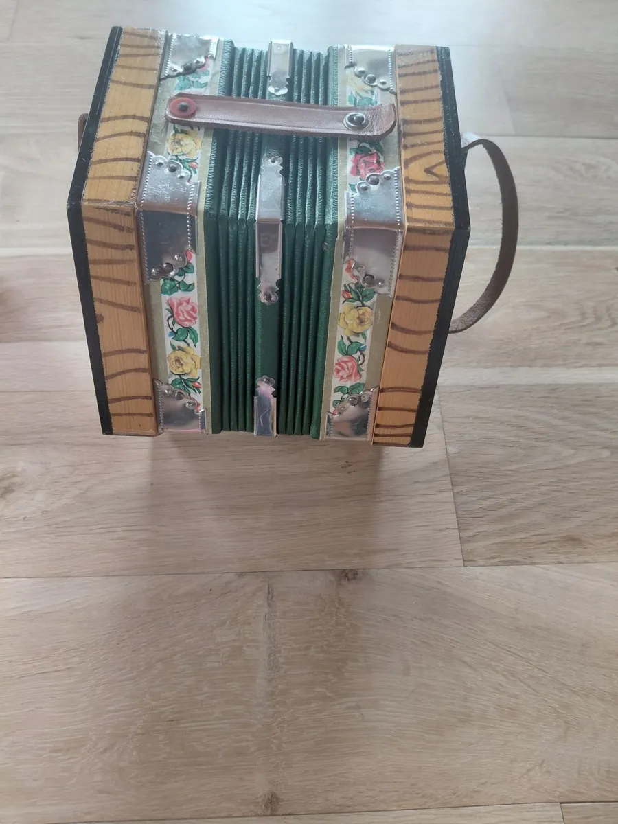 Scholar Concertina - Image 1