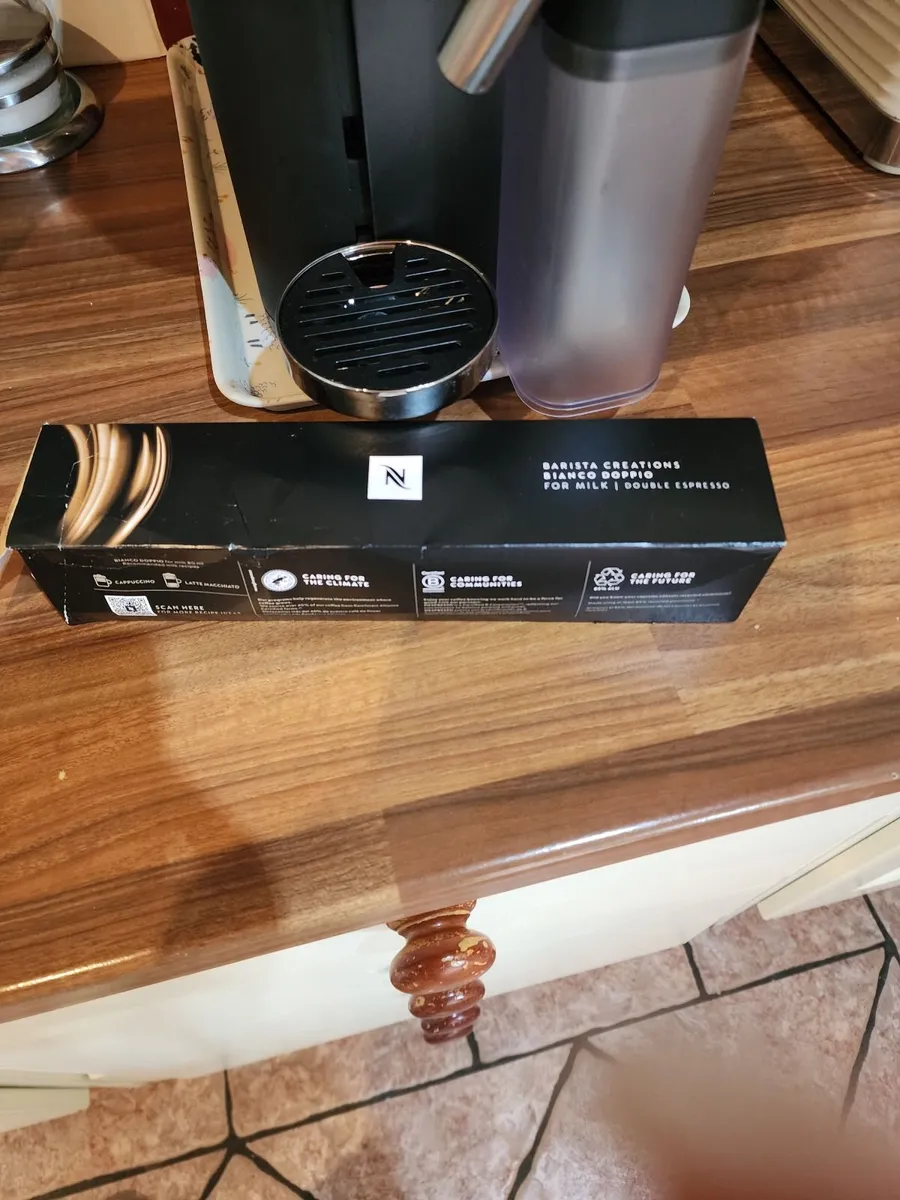 NESPRESSO COFFEE MACHINE LIKE NEW - Image 4
