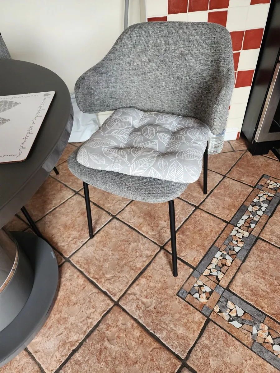 4 kitchen chairs excellent condition - Image 1
