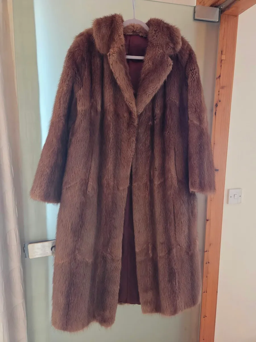 Full-Length Musquash Fur Coat with Silk Lining - Image 1