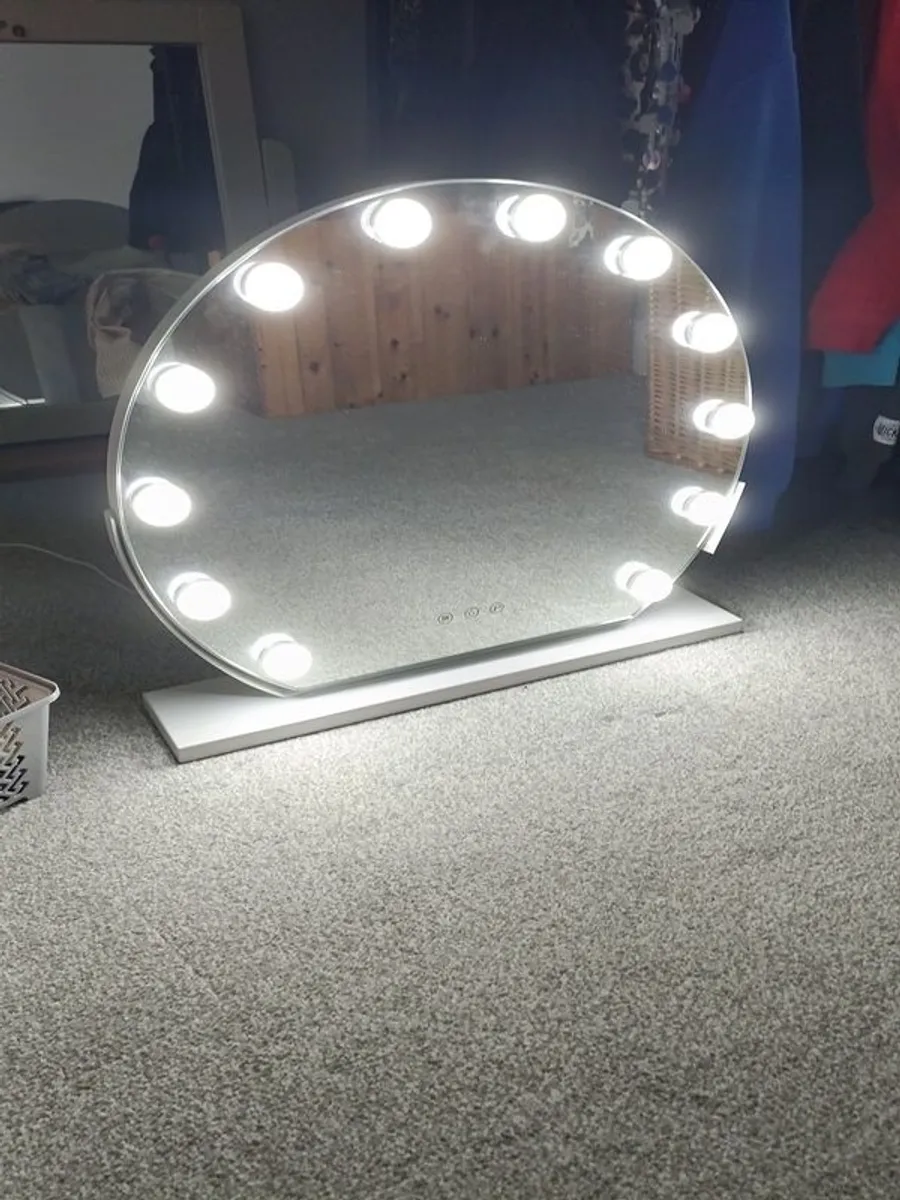 Hollywood Mirror - Image 1
