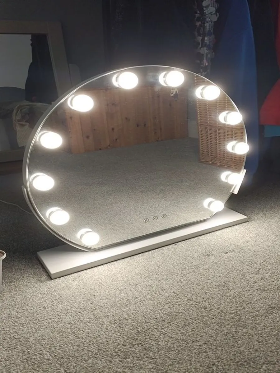 Hollywood Mirror - Image 3