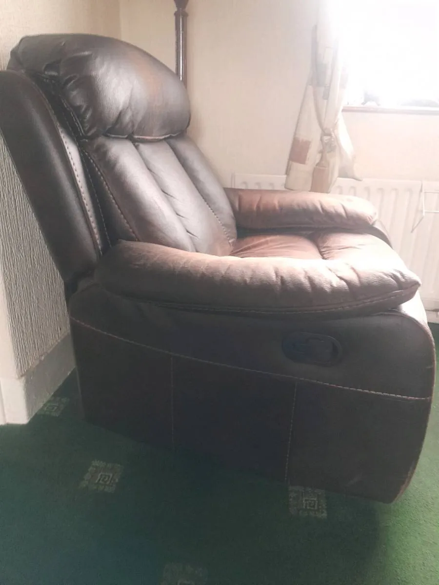 2 seater leather couch - Image 3