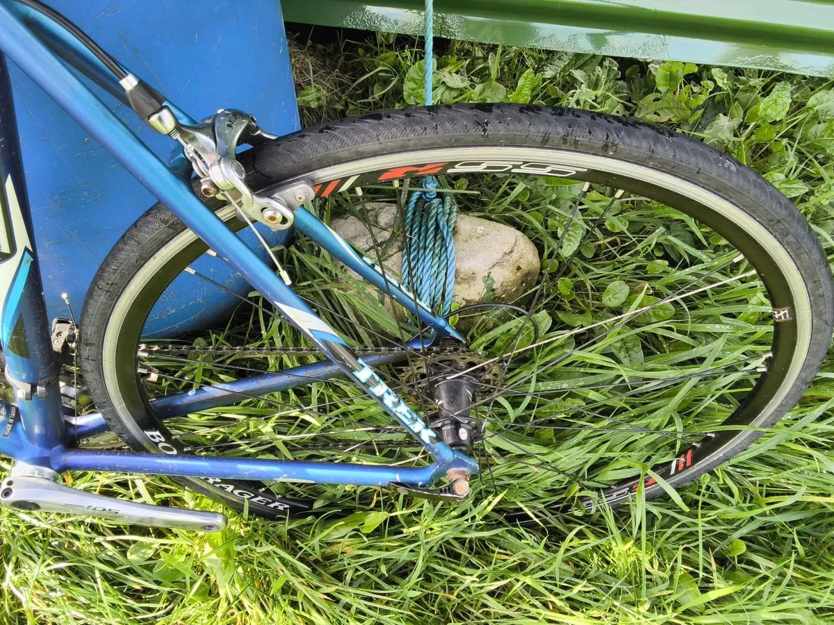 Trek 1500 Road Bike - Image 3