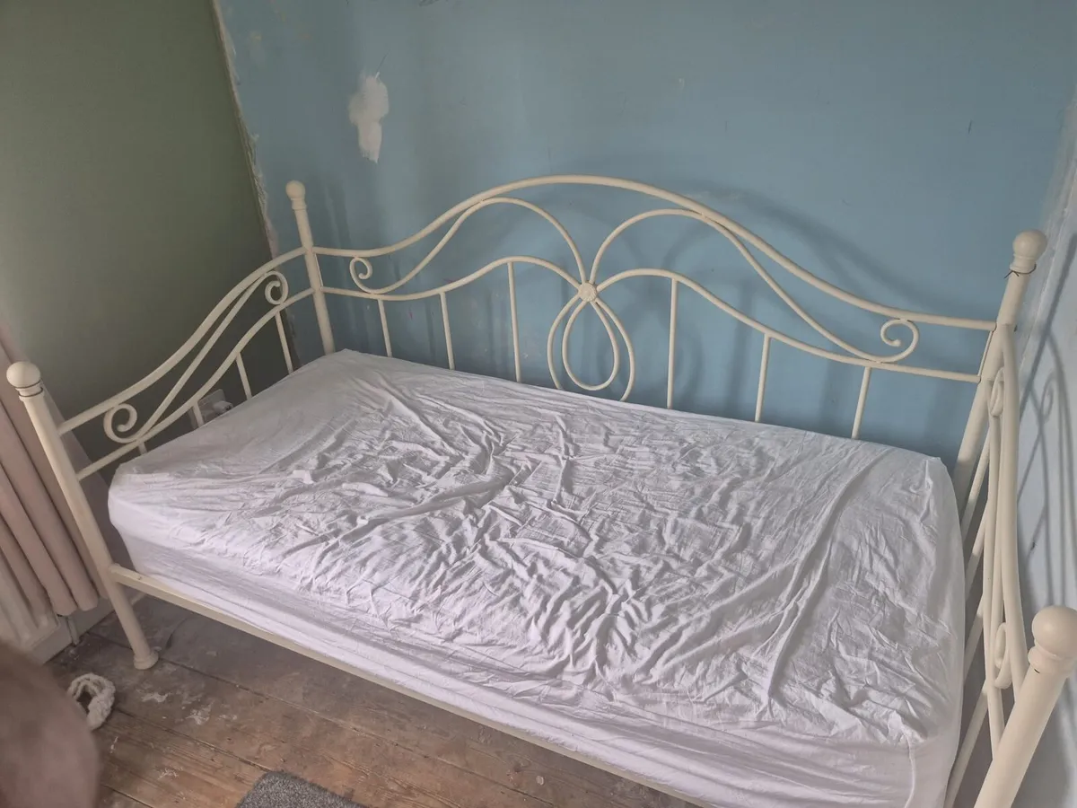 Bed frame - Image 2