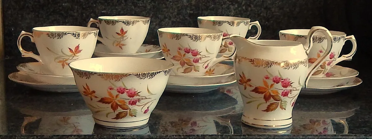 17 Piece Royal Tara Tea Set with Gilt Trim - Image 2