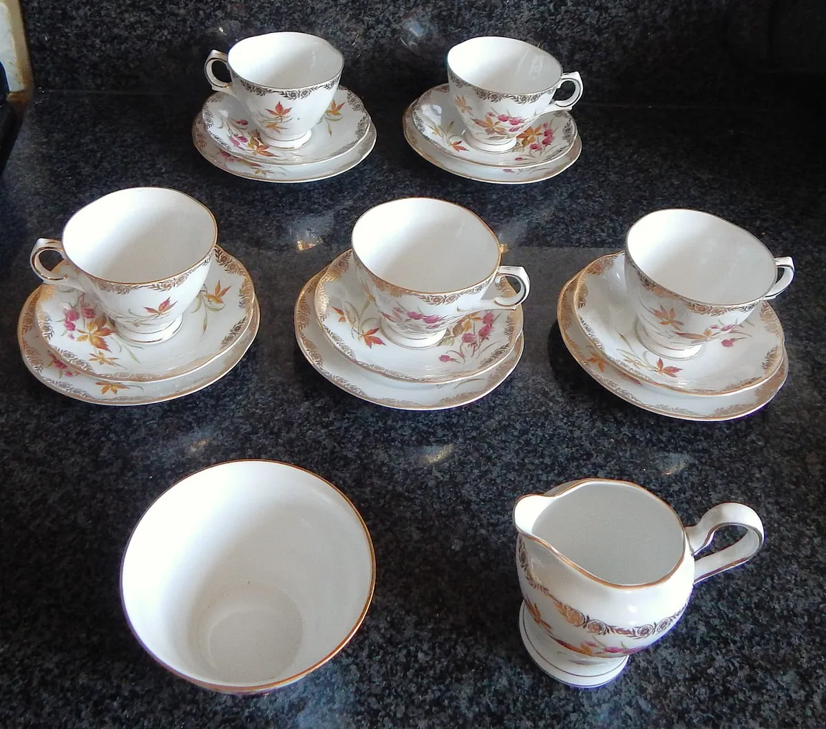 17 Piece Royal Tara Tea Set with Gilt Trim - Image 3