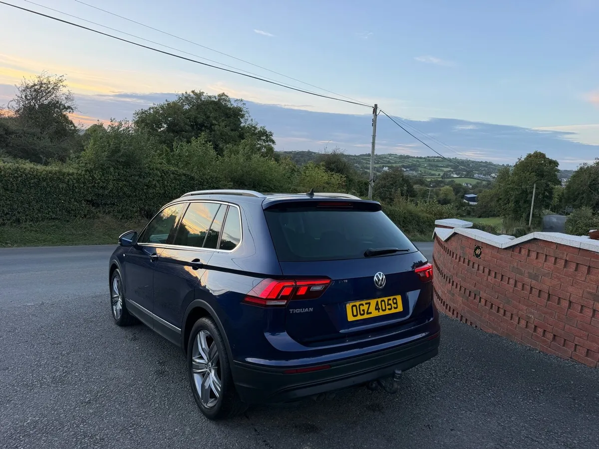 2019 Volkswagen Tiguan - Image 2