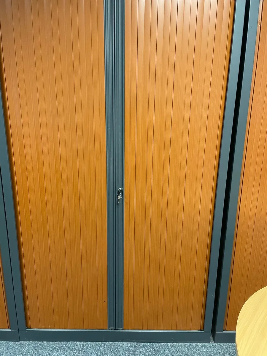 Office furniture - Image 1
