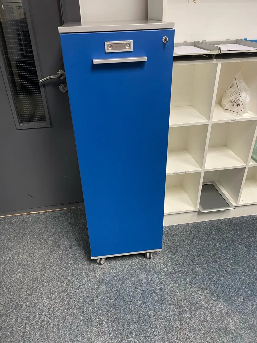 Office furniture - Image 3