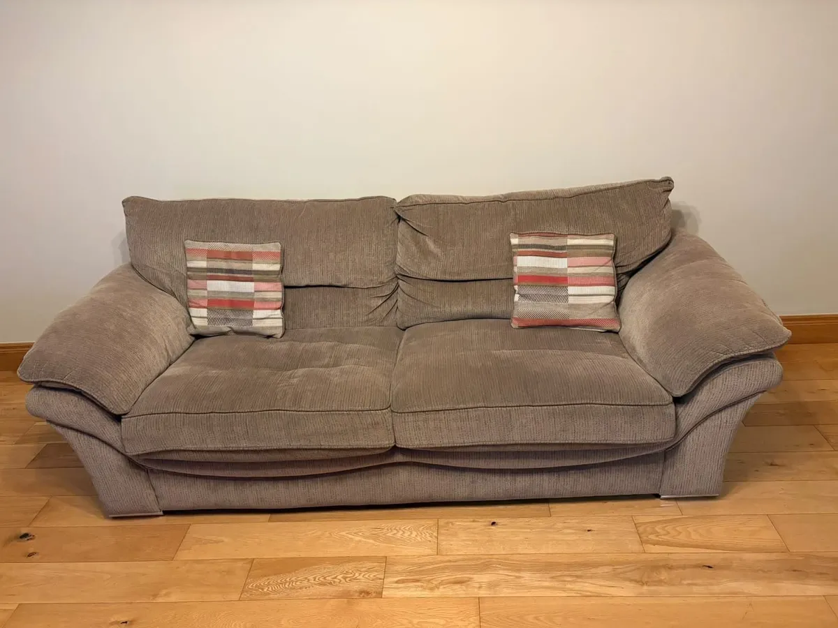 Furniture  3 piece suite - Image 2