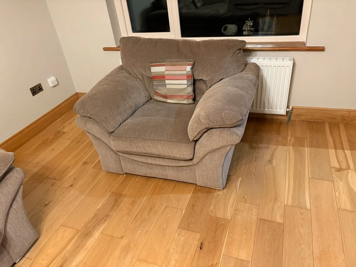Furniture  3 piece suite - Image 1