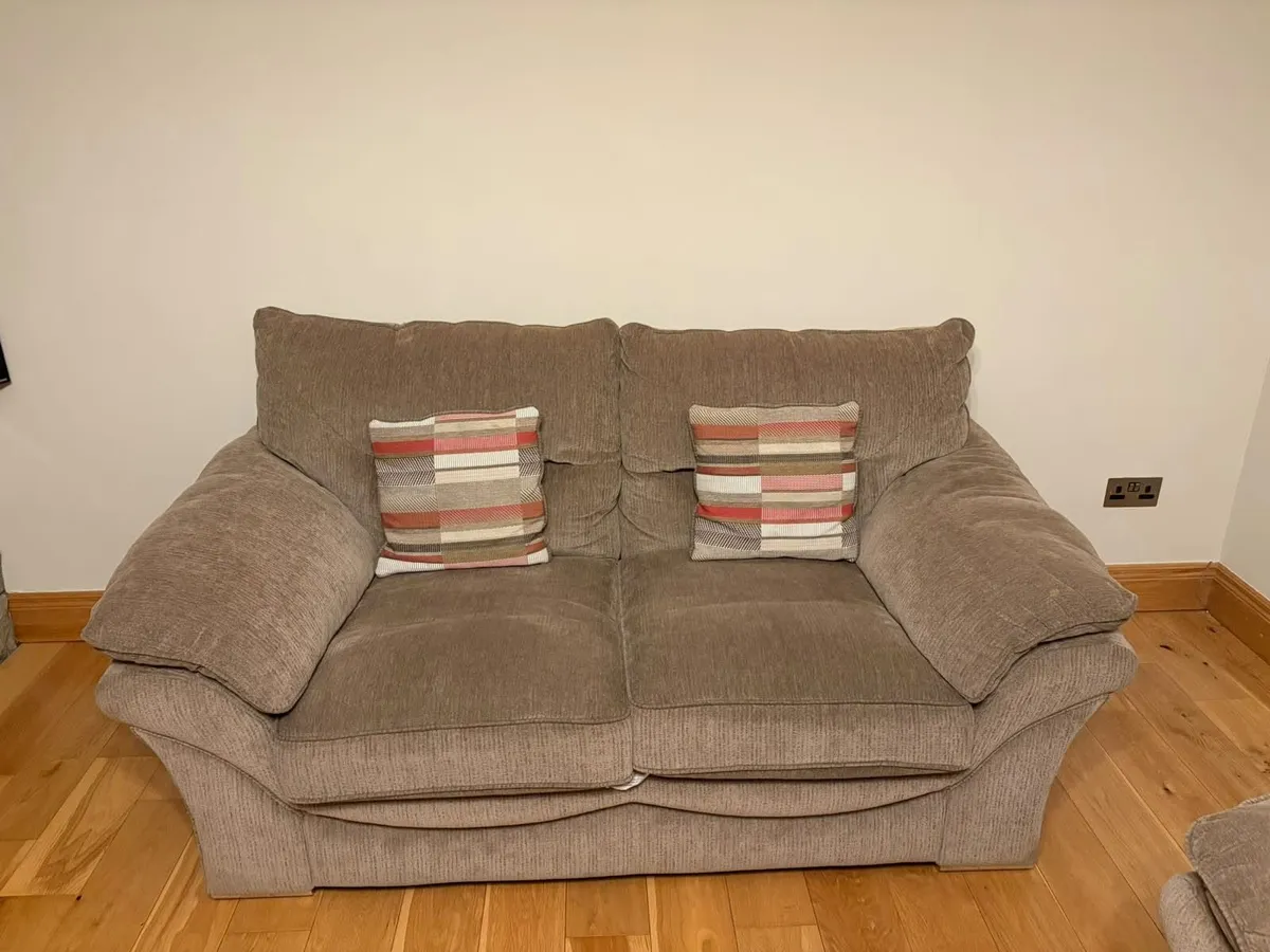 Furniture  3 piece suite - Image 4