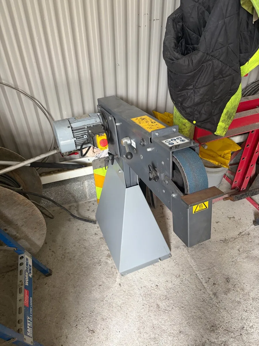 Belt sander - Image 1