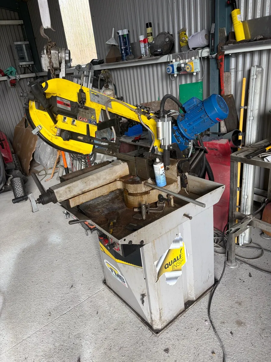 Band saw - Image 1