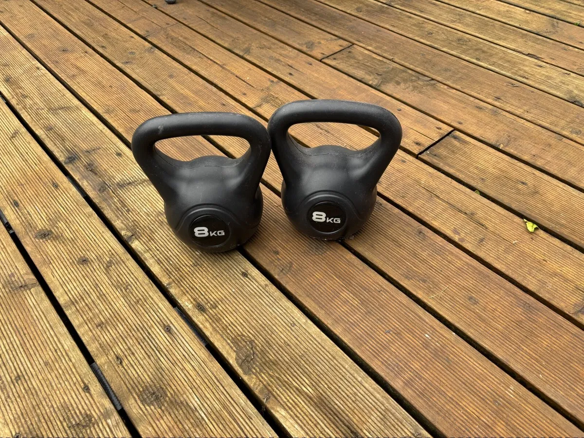 2 x 8kg kettlebell weights