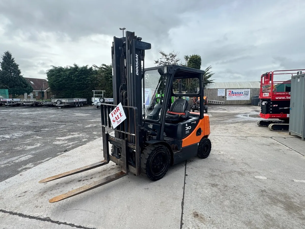 Doosan forklift 3 ton diesel - Image 1