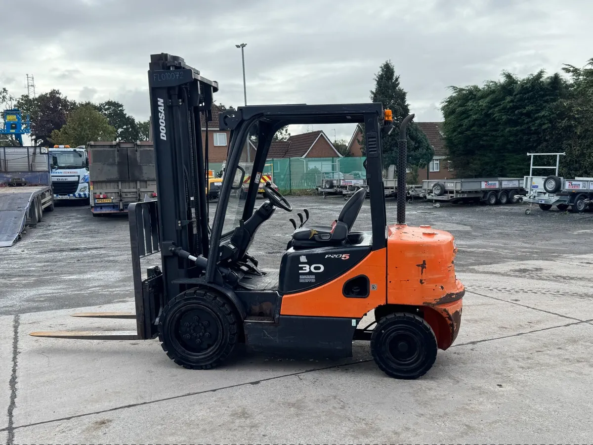 Doosan forklift 3 ton diesel - Image 4