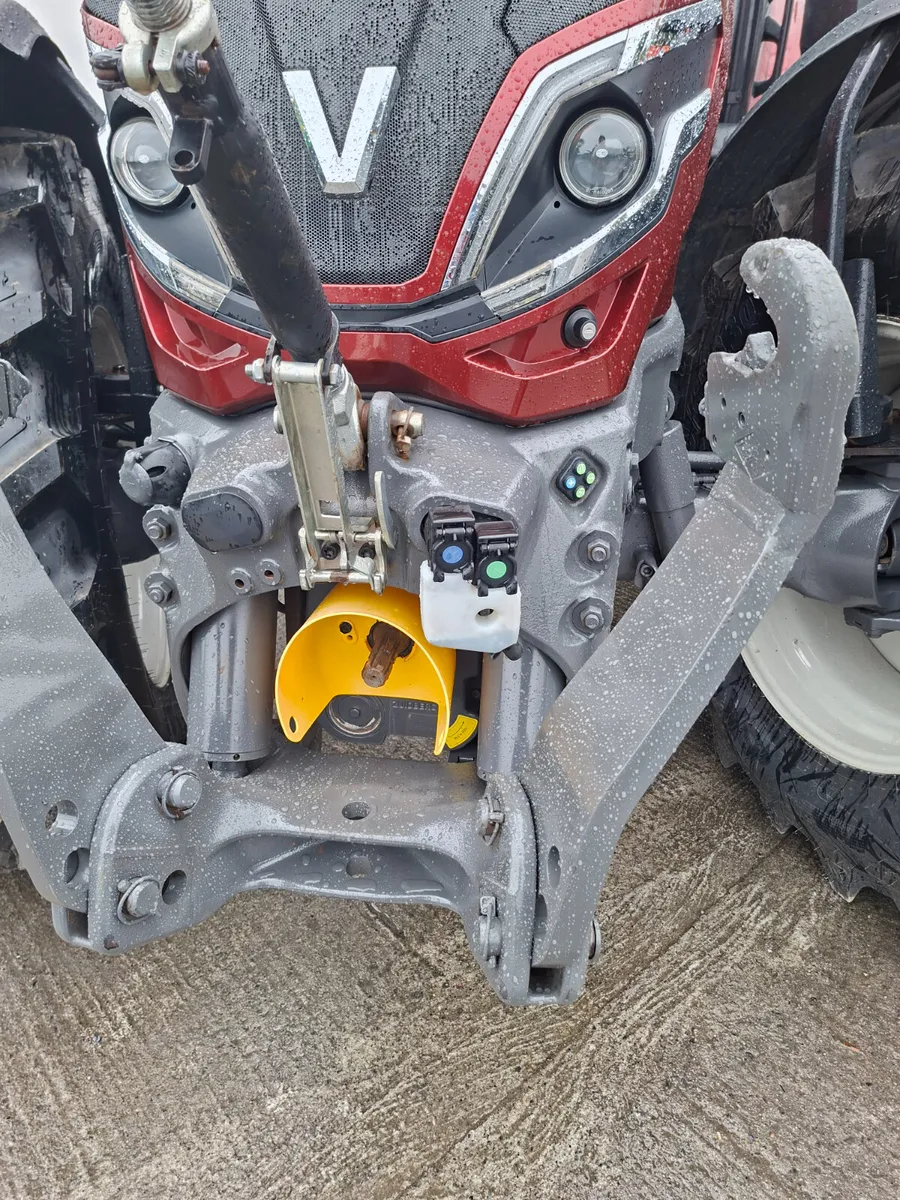 Valtra T215 Versu - Image 4
