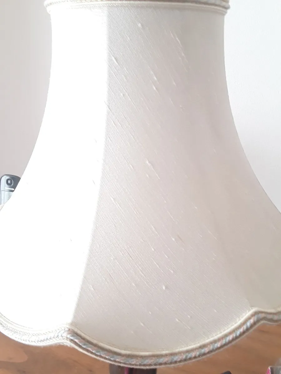 Vintage table lamp cream coloured shade - Image 2