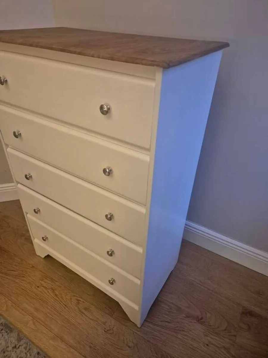 Newly Refurbished 5-Drawer Chest of Drawers - Linen White with Waxed Wood Top - Image 4