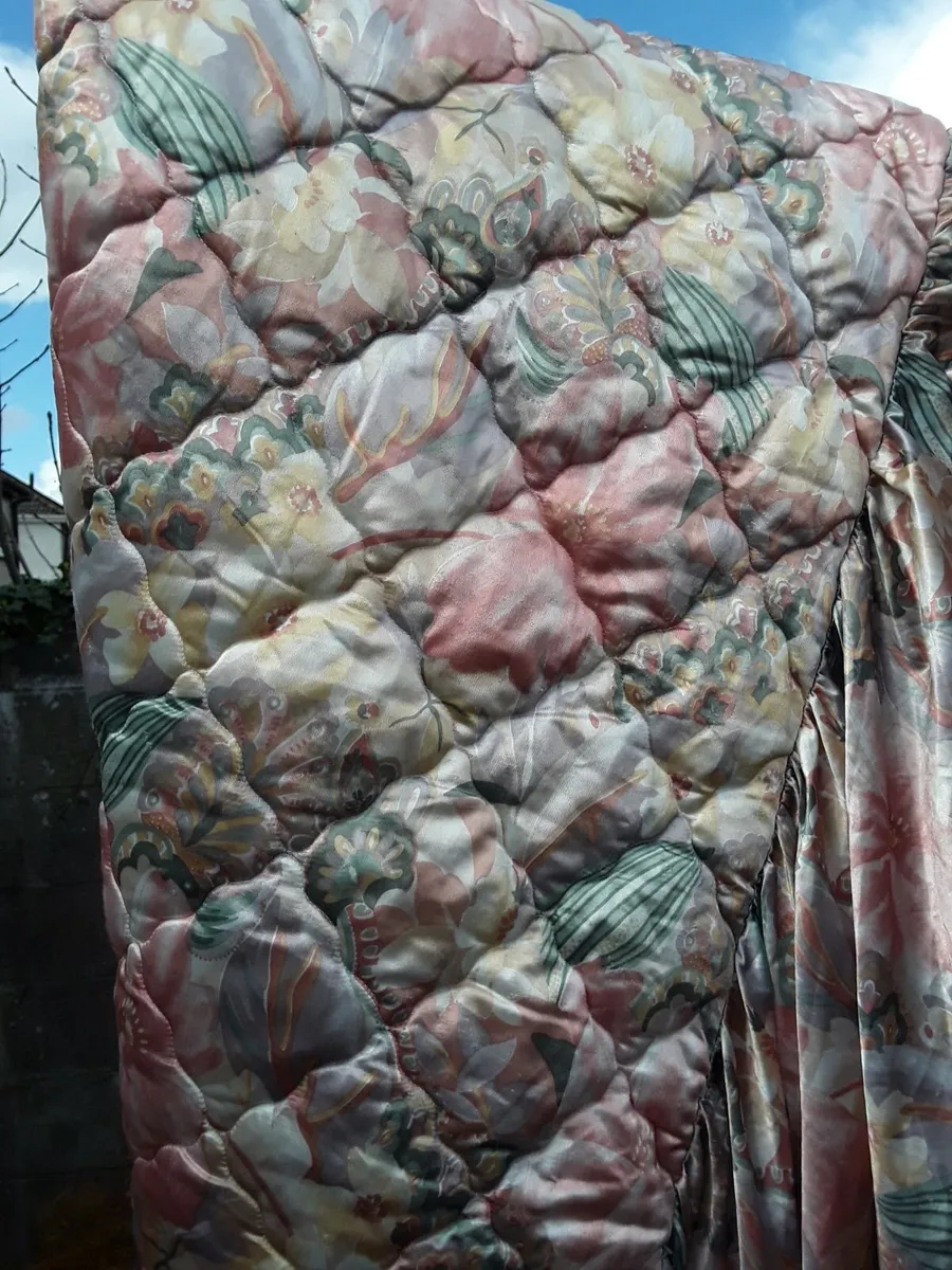 Lovely vintage single bedspread early 80s - Image 1