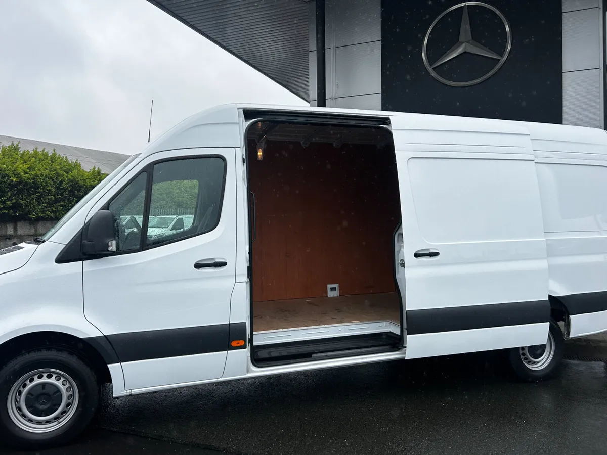 Mercedes-Benz Sprinter 2026 L3H2 Automatic Pro - Image 3