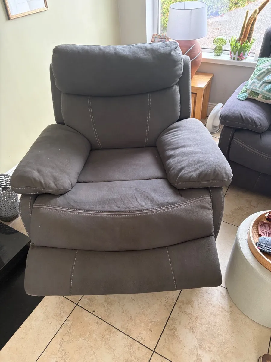 Electric reclining armchair - Image 2