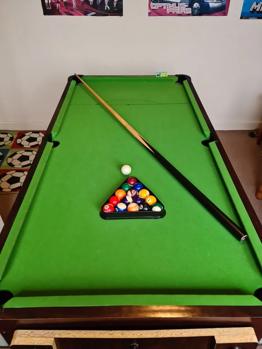 Small pool table