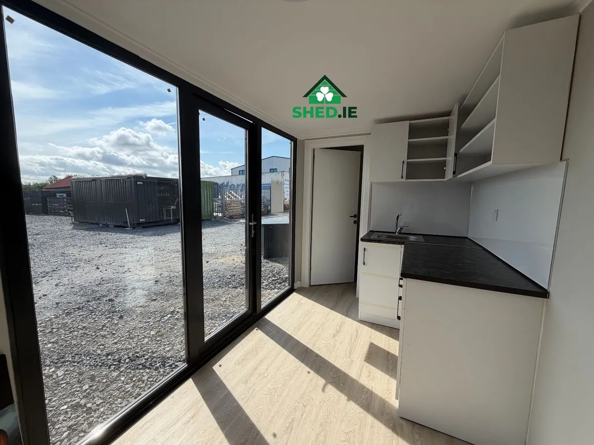 Garden Studio with Ensuite Bathroom - 2200×5900 mm - Image 4