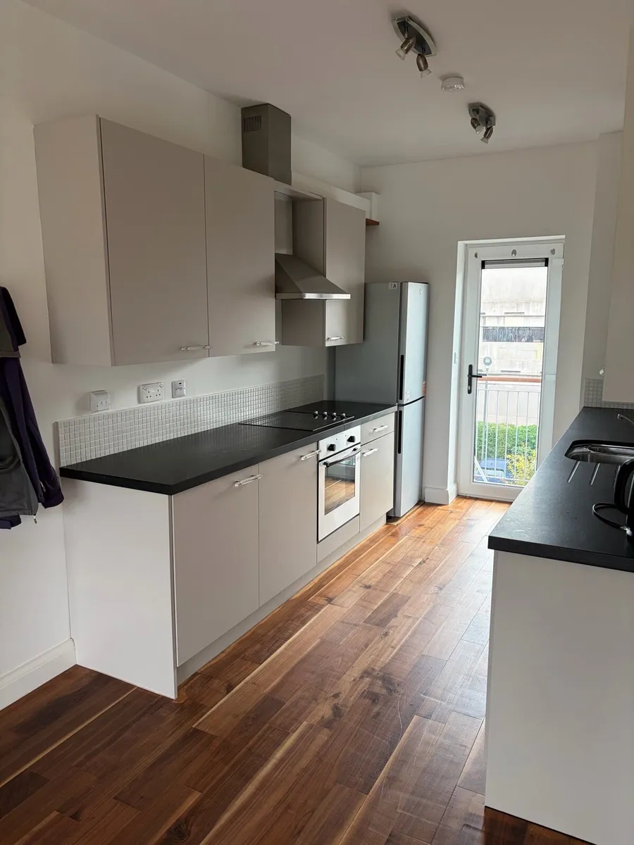 Kitchen Units - Image 1