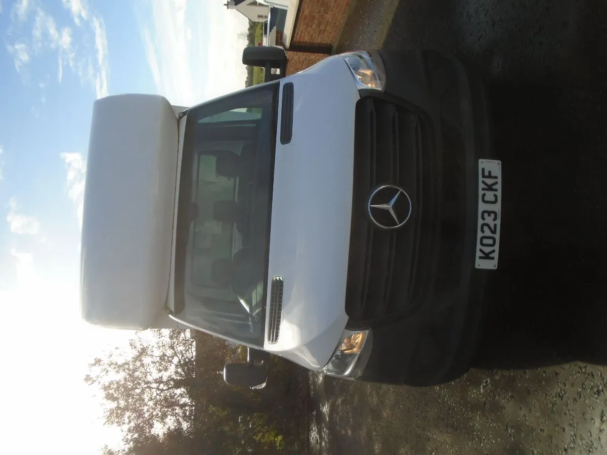 2023 Mercedes-Benz Sprinter LUTON. - Image 2