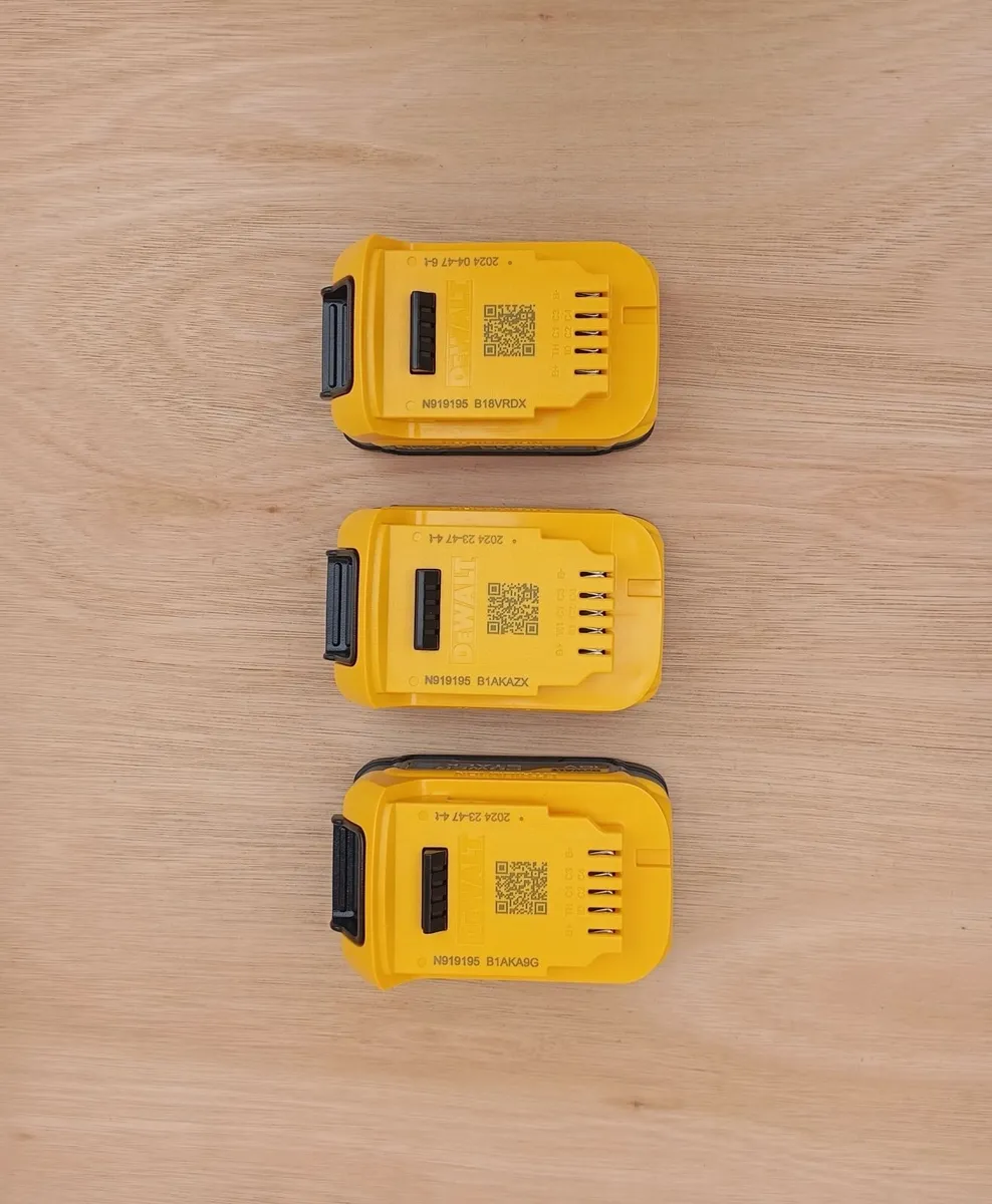 DeWalt 1.7ah Powerstack Batteries & Charger (New) - Image 2