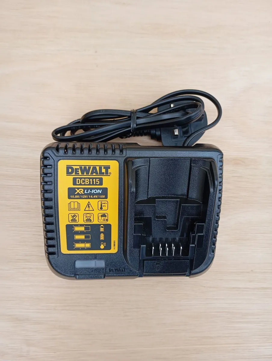 DeWalt 1.7ah Powerstack Batteries & Charger (New) - Image 3