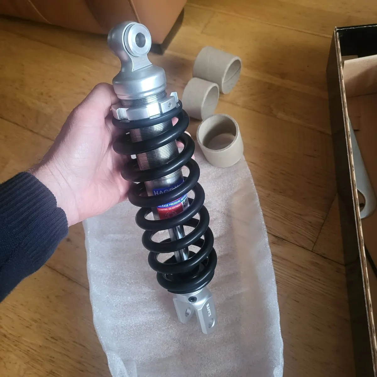 Hagon rear shock - M64071 - ZXR 750 J1-J2, L1-L3 - Image 1