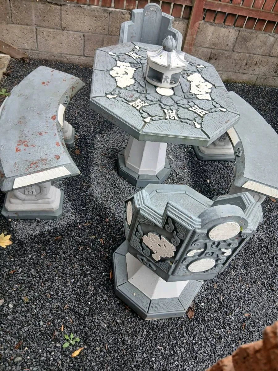 6 SEATER CONCRETE TABLE & CHAIRS - Image 1