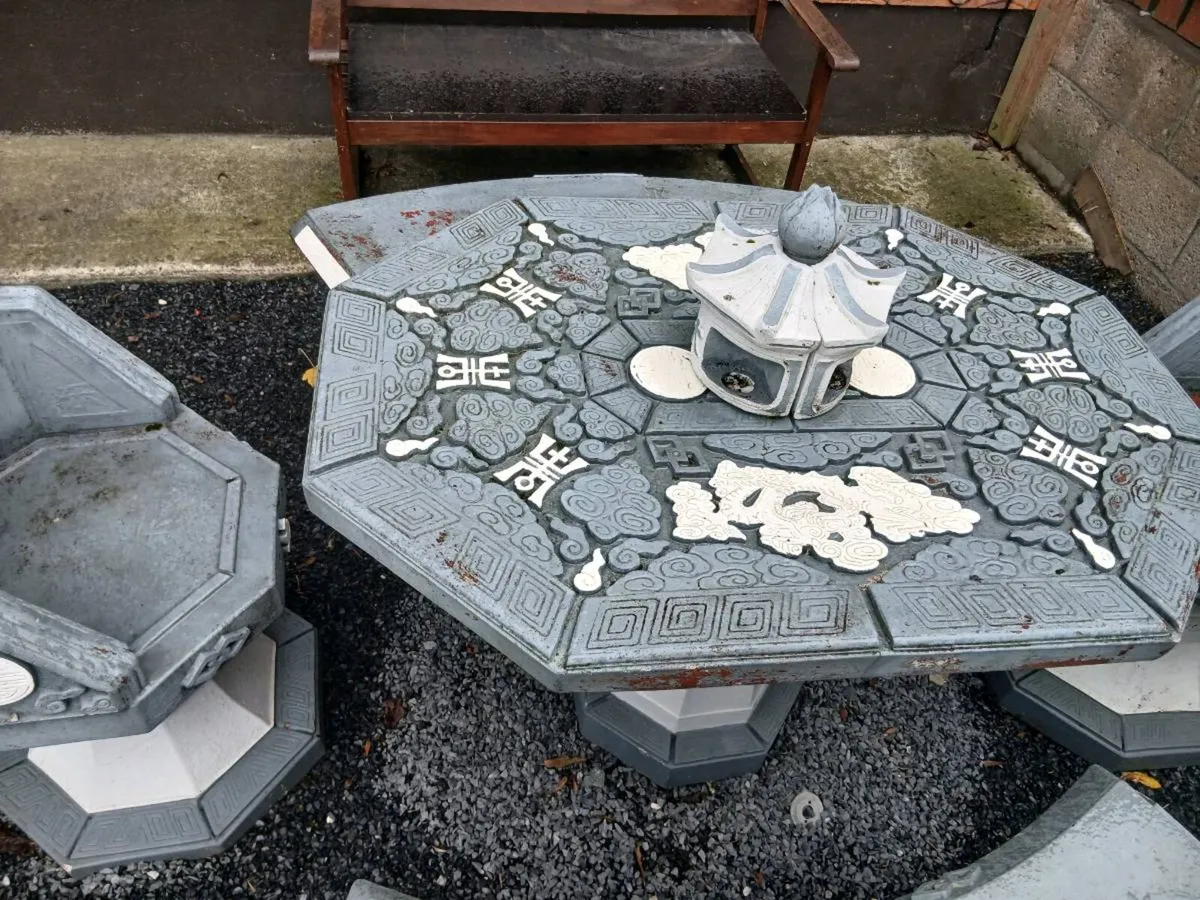 6 SEATER CONCRETE TABLE & CHAIRS - Image 2