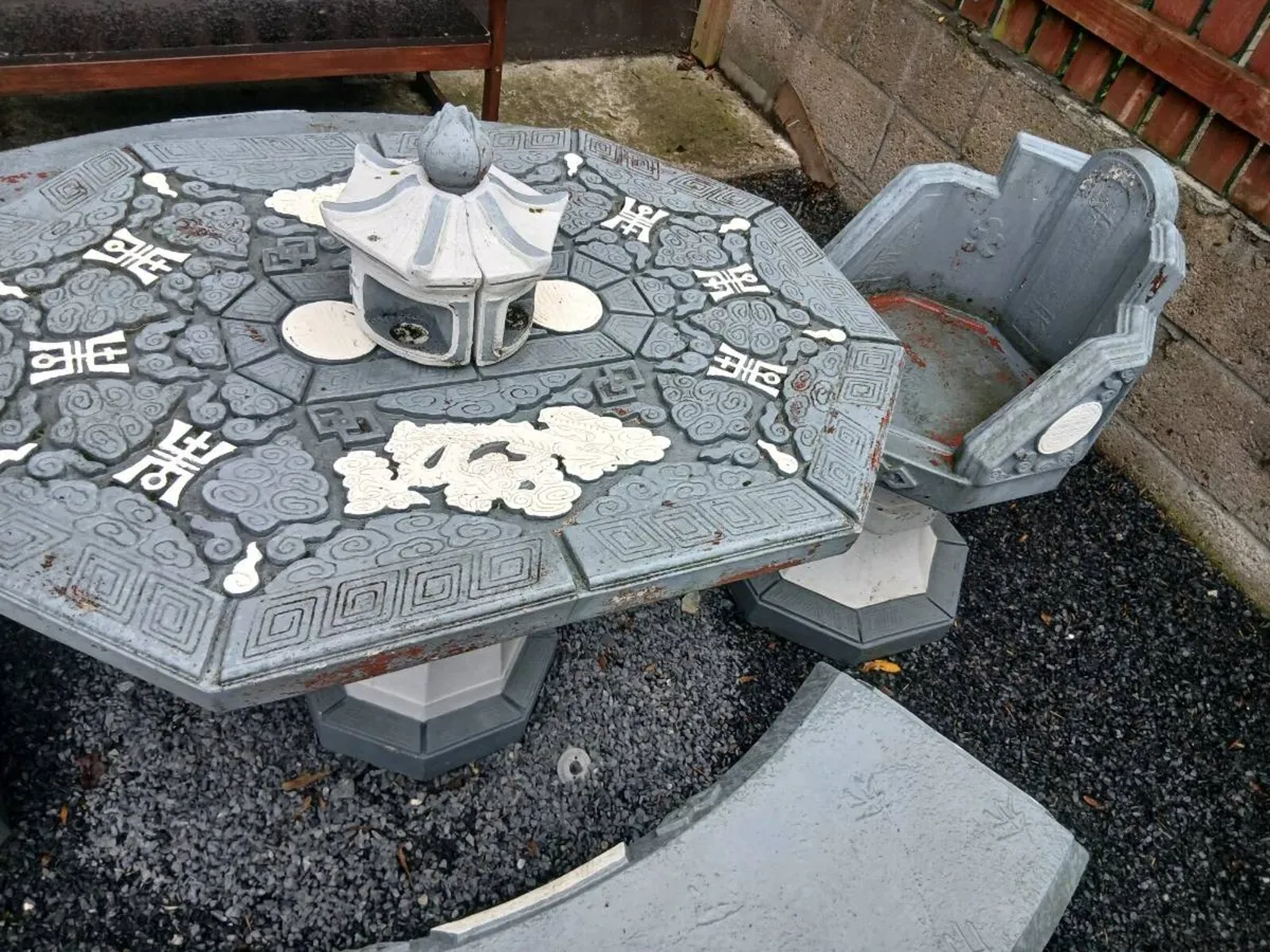 6 SEATER CONCRETE TABLE & CHAIRS - Image 3
