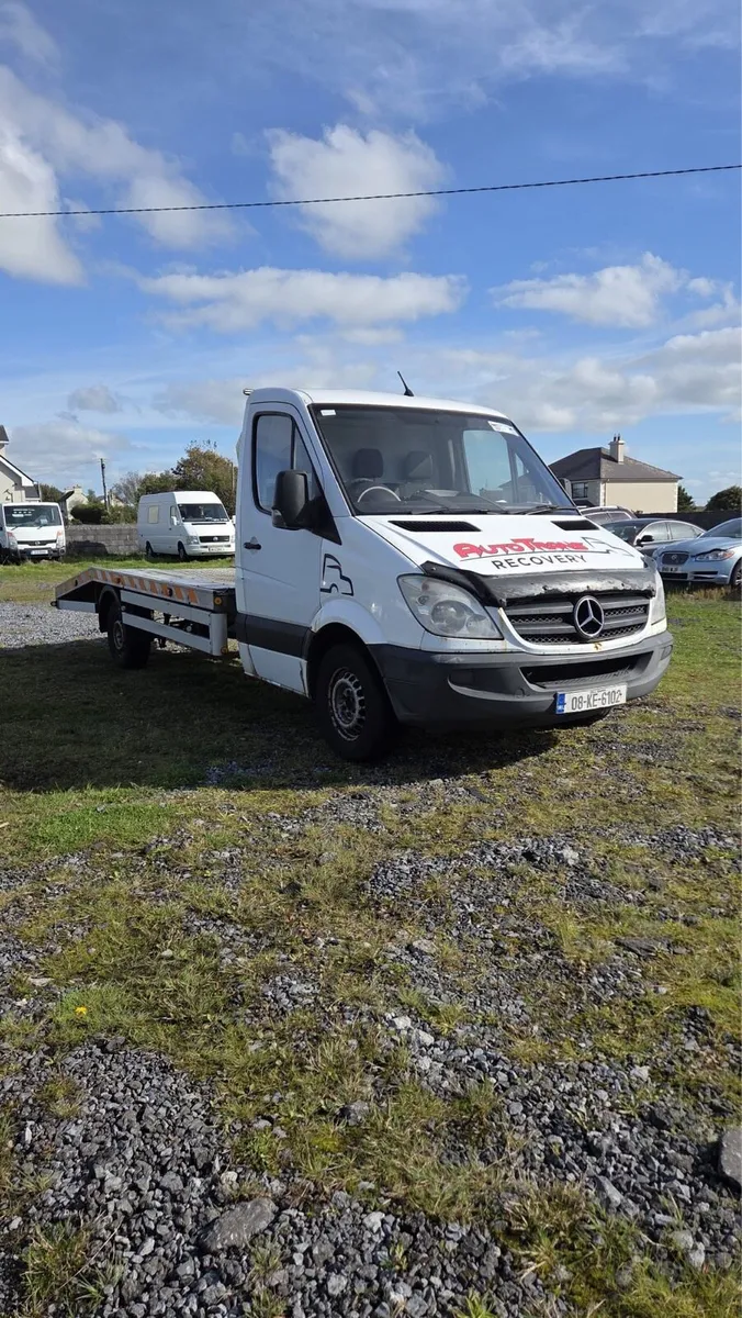 2008 Mercedes Sprinter Recovery Truck - Image 1