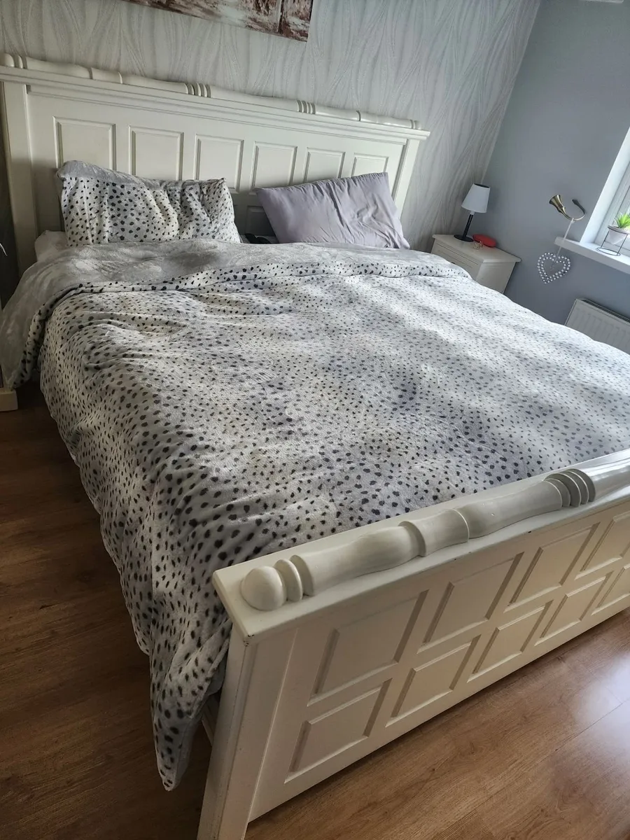 Super kingsize bed frame - Image 1