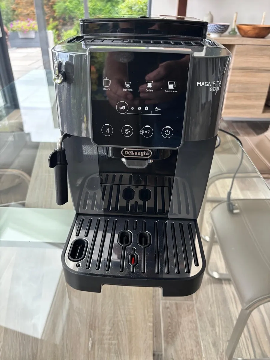 DēLonghi coffee machine - Image 2