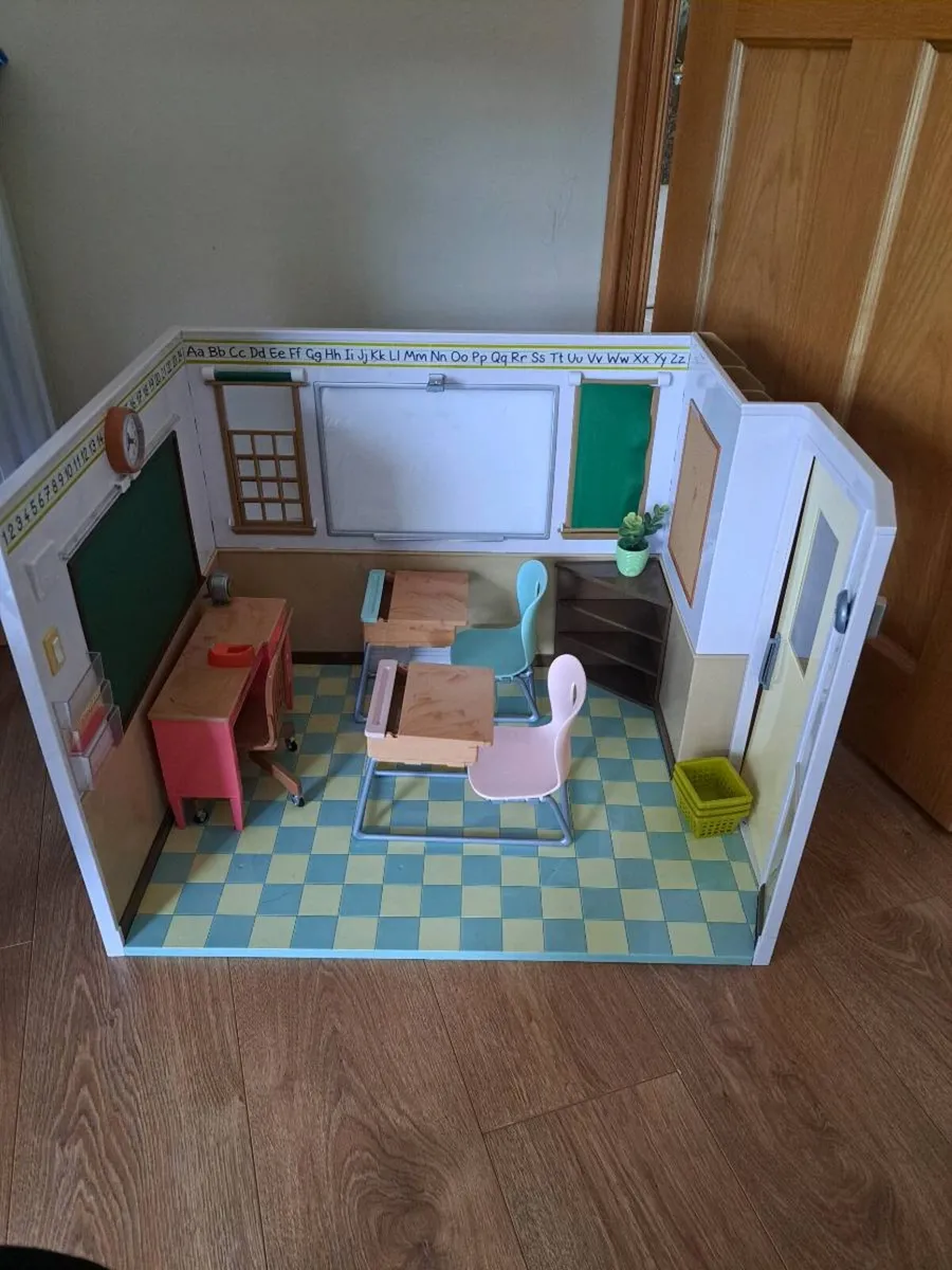 Doll house - Image 1