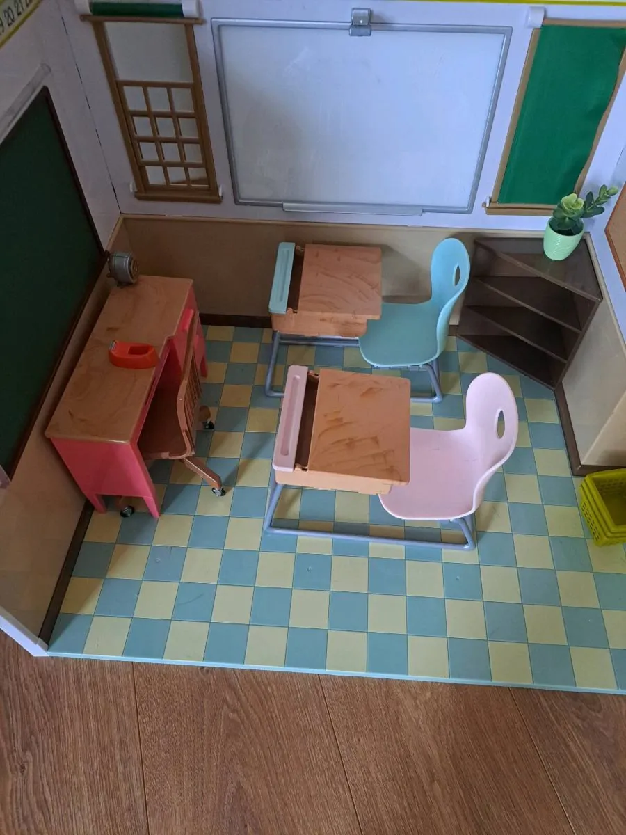 Doll house - Image 3
