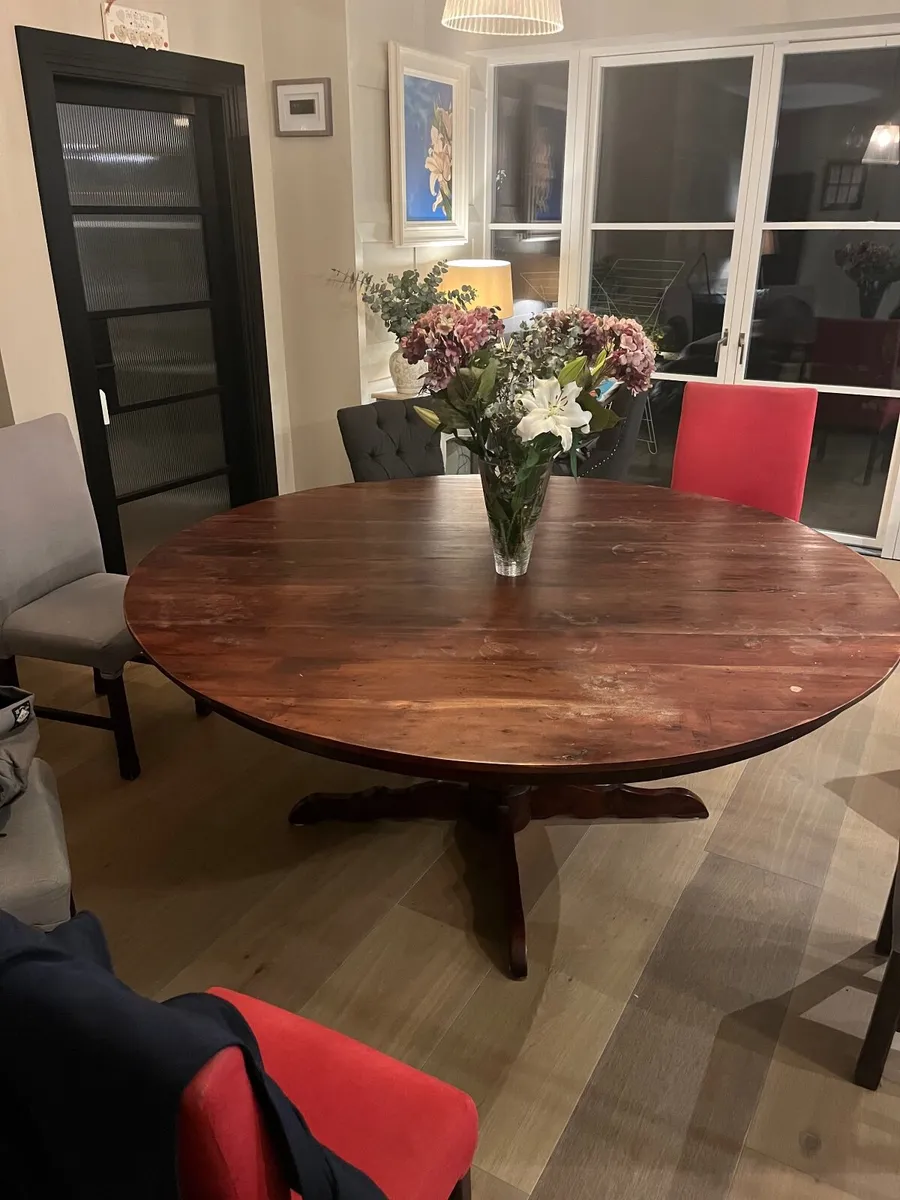 Dinning room table and chairs - Image 3