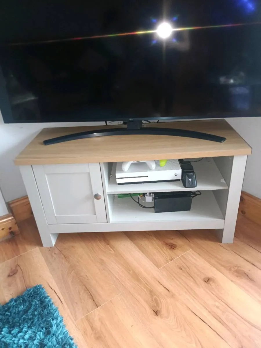 Living room units - Image 2