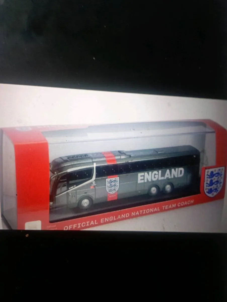 DIE-CAST LRIZAR i6-GUIDELIN ENGLAND TEAM BUS - Image 2