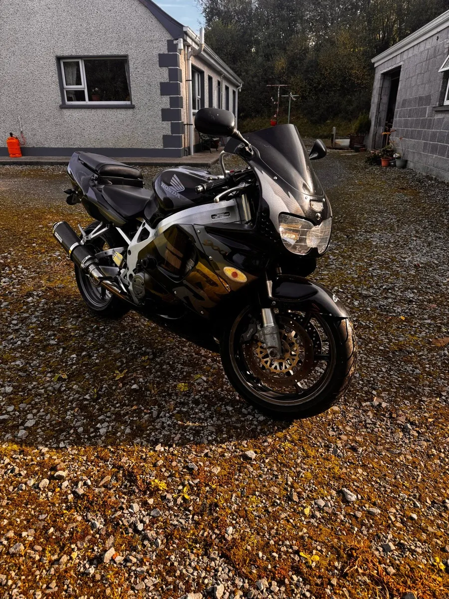 98 Honda Fireblade - Image 1