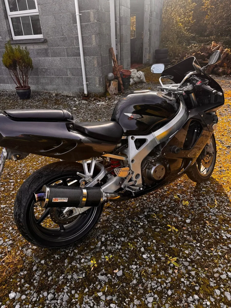 98 Honda Fireblade - Image 2